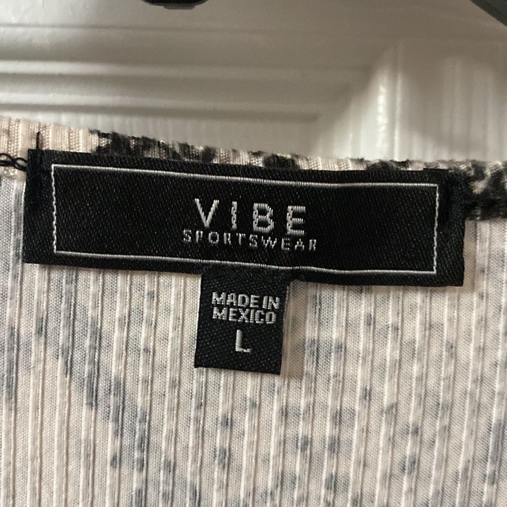 Vibe top  - Picture 2 of 2